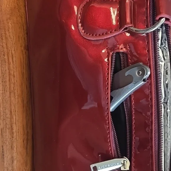 Cute & Clever Insulated Wine Carrier - Picture 2 of 6